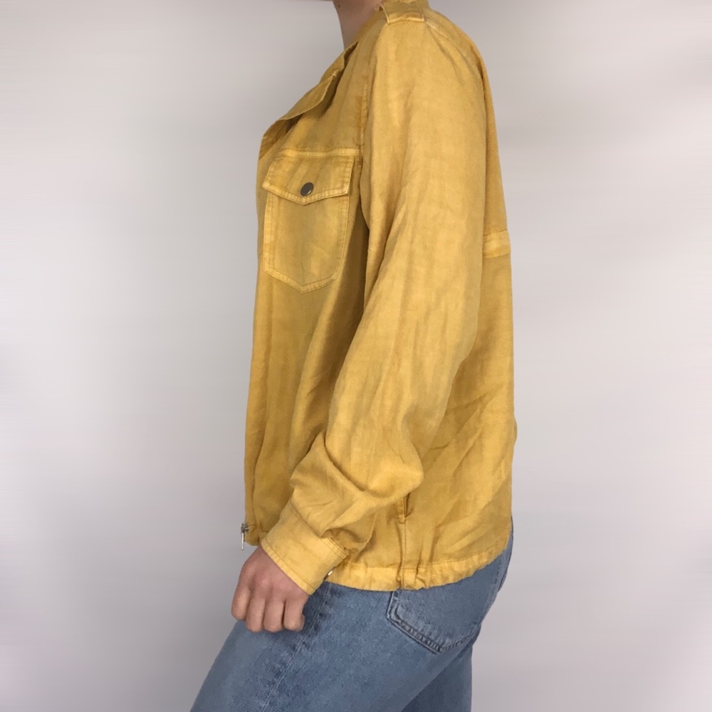Kut From‎ The Kloth BRI DRAWSTRING UTILITY SHIRT JACKET IN MUSTARD - Picture 6 of 9